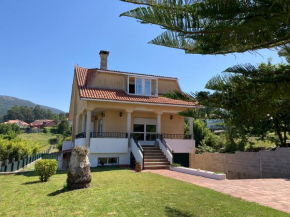 Finca A Cubeliña. Casa con piscina en la ría de Arousa